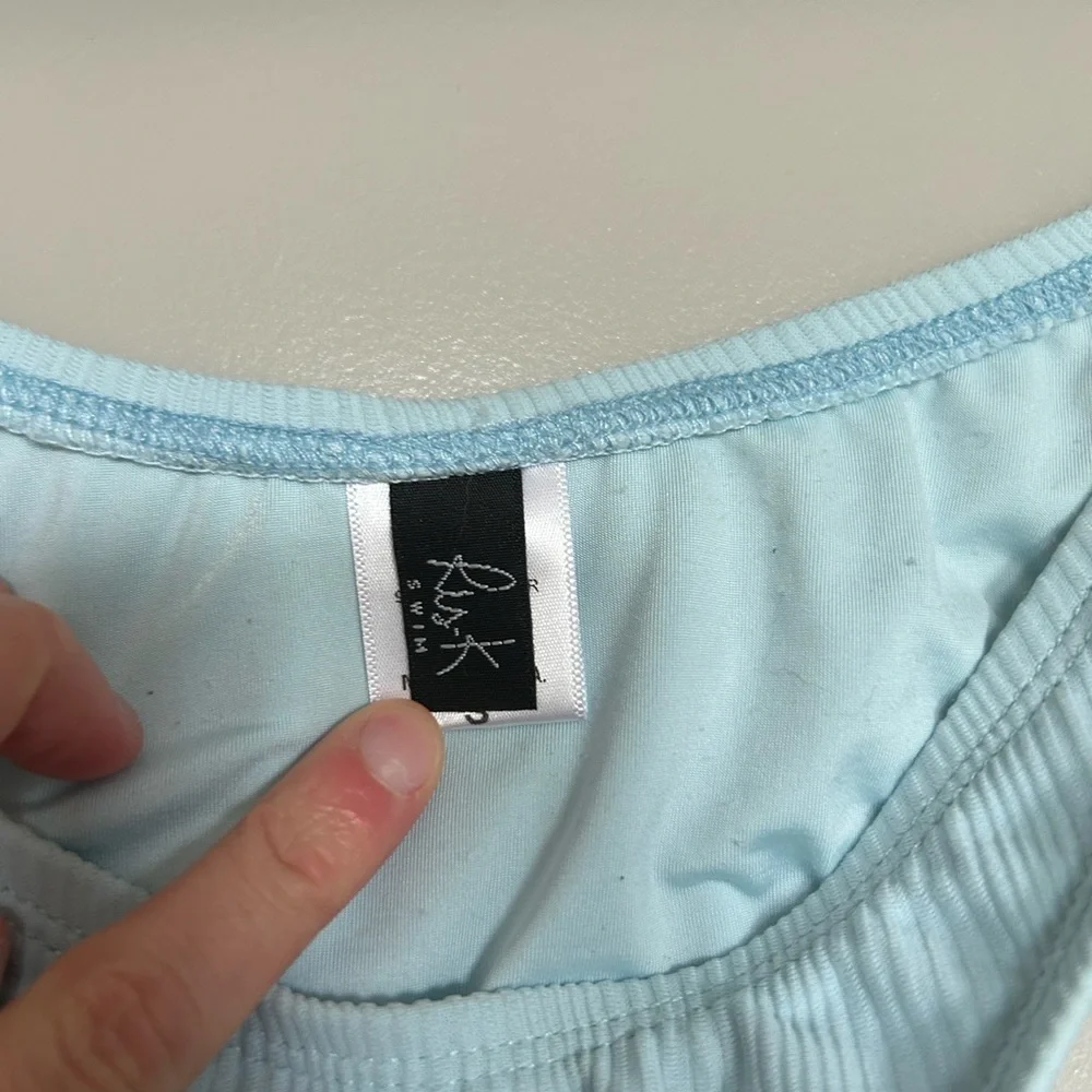 Ris K/ Dippin’ Daisy’s Baby Blue Bikini set Size Small